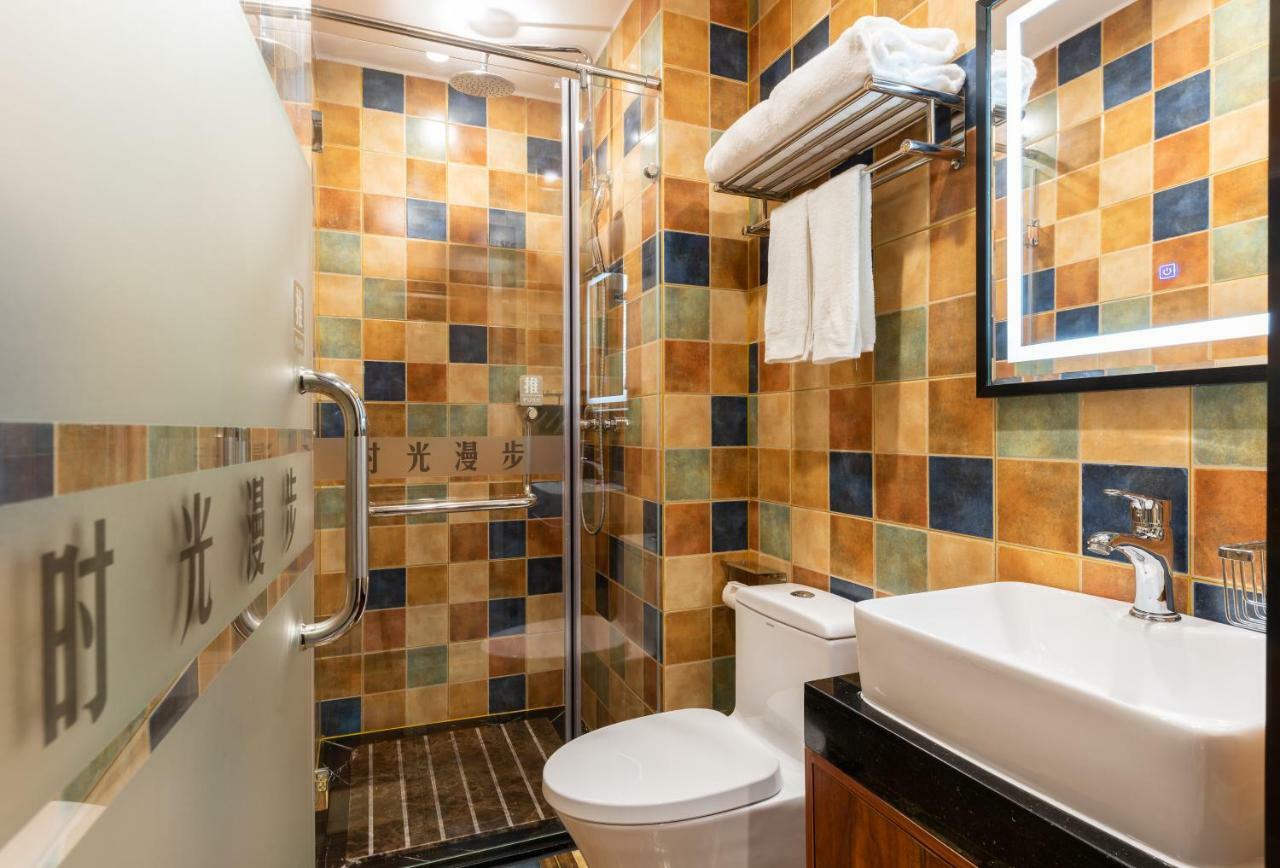 Nostalgia Hotel Near Prince Gong'S Mansion- Beihai Park, Tian'Anmen Square, Nanluoguxiang Hutong, Huguosi Hutong Snack Street, 5 Minutes Walk Away From Ping'Anli Subway Station, Free Ice Cream And Laundry Service,English Communication Well Peking Exterior foto