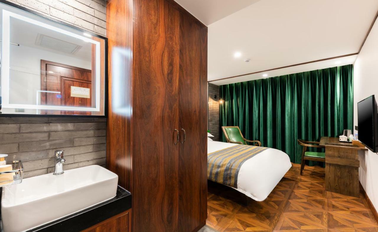 Nostalgia Hotel Near Prince Gong'S Mansion- Beihai Park, Tian'Anmen Square, Nanluoguxiang Hutong, Huguosi Hutong Snack Street, 5 Minutes Walk Away From Ping'Anli Subway Station, Free Ice Cream And Laundry Service,English Communication Well Peking Exterior foto