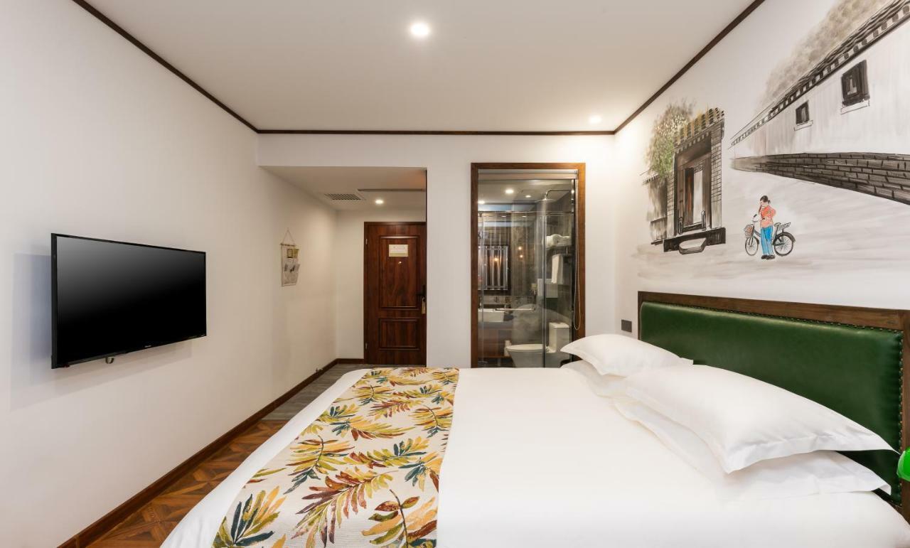 Nostalgia Hotel Near Prince Gong'S Mansion- Beihai Park, Tian'Anmen Square, Nanluoguxiang Hutong, Huguosi Hutong Snack Street, 5 Minutes Walk Away From Ping'Anli Subway Station, Free Ice Cream And Laundry Service,English Communication Well Peking Exterior foto