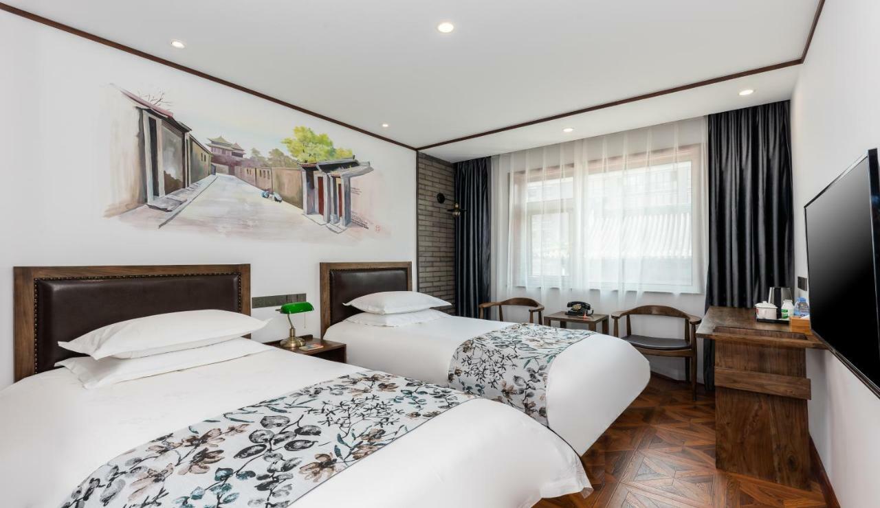 Nostalgia Hotel Near Prince Gong'S Mansion- Beihai Park, Tian'Anmen Square, Nanluoguxiang Hutong, Huguosi Hutong Snack Street, 5 Minutes Walk Away From Ping'Anli Subway Station, Free Ice Cream And Laundry Service,English Communication Well Peking Exterior foto