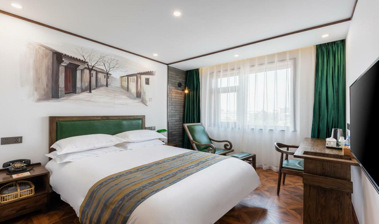 Nostalgia Hotel Near Prince Gong'S Mansion- Beihai Park, Tian'Anmen Square, Nanluoguxiang Hutong, Huguosi Hutong Snack Street, 5 Minutes Walk Away From Ping'Anli Subway Station, Free Ice Cream And Laundry Service,English Communication Well Peking Exterior foto